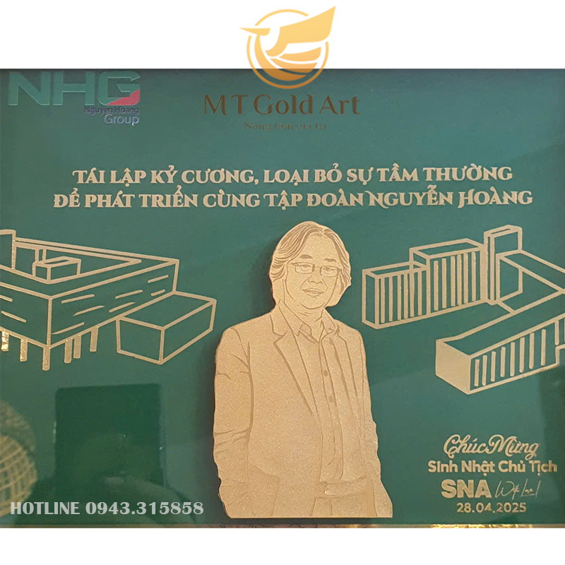 Quà tặng cao cấp sang trọng ý nghĩa 30/4-1/5