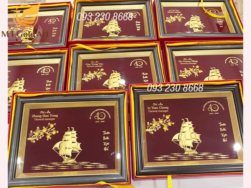 tranh thuyen buom tri an lanh dao dịp 10 nam thanh lap cong ty